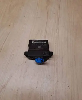 Volkswagen PASSAT B6 Gateway control module 3C0907530C 3C0907951A 402063