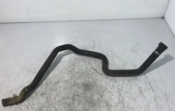 Coolant pipe/hose
