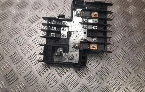 Polestar 4 Fuse box set 8893704375