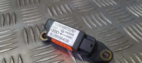 Audi A3 S3 8L Airbag deployment crash/impact sensor 8L0959643B 023030687
