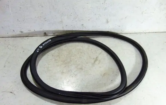 Skoda Octavia Mk3 (5E) Rubber seal rear door 