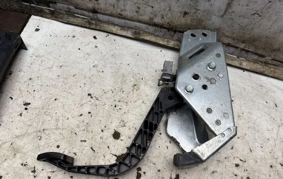 Opel Zafira A Clutch pedal 90581106