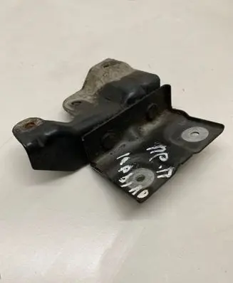 Land Rover Evoque I Fender mounting bracket 