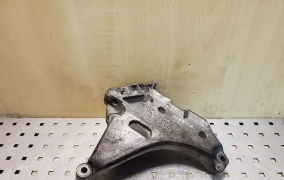 Volkswagen PASSAT B7 Engine mounting bracket 03L199207