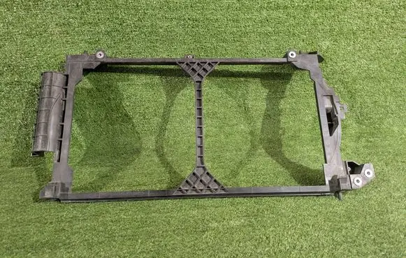 Nissan Leaf II (ZE1) Radiator support slam panel 