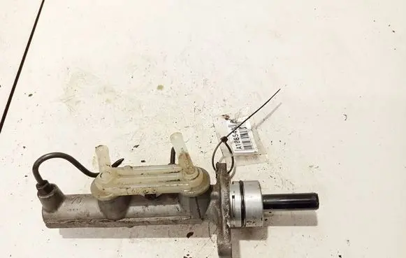 Master brake cylinder