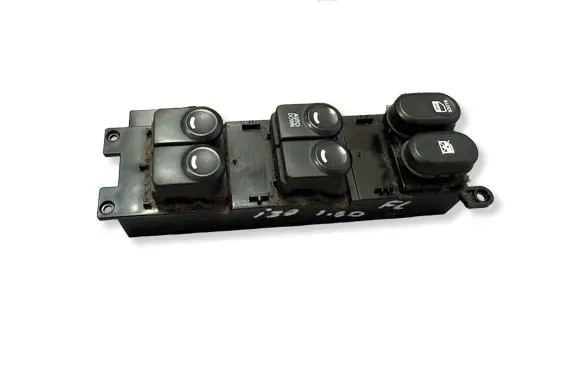 Hyundai i30 Electric window control switch 935702L010