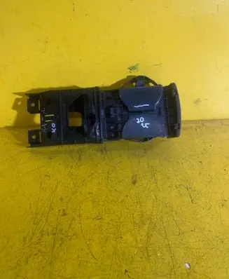 Nissan X-Trail T30 Cup holder front 96965E0000