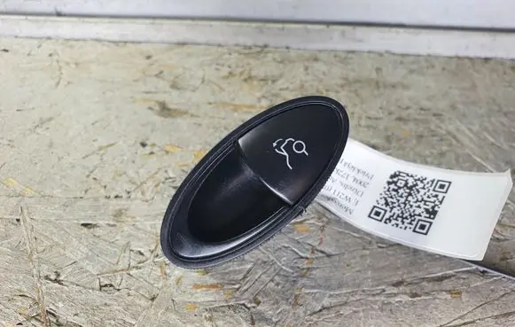 Mercedes-Benz E W211 Tailgate/trunk/boot open switch 2118205510