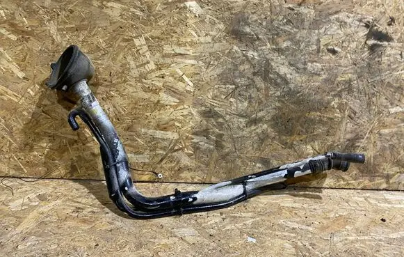 Volvo S80 Fuel tank filler neck pipe 09141401 TW043901