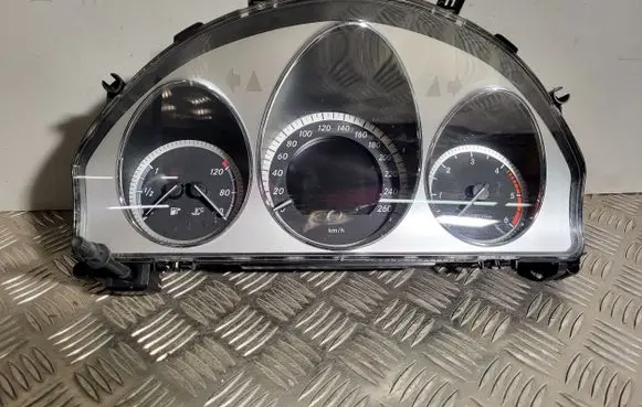 Mercedes-Benz C W204 Speedometer (instrument cluster) A2049003802 A2044402611 A2129020302