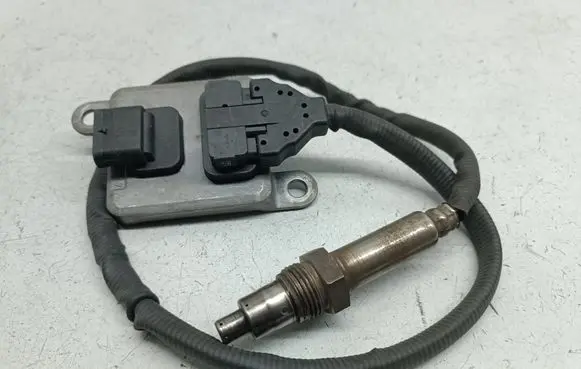 Mercedes-Benz C W205 Lambda probe sensor A0009053606 5WK96682F 0009053606