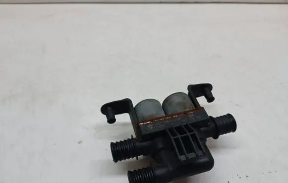 BMW X5 E70 Coolant heater control valve 6910544 64116910544