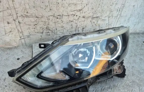 Nissan Qashqai Headlight/headlamp 10018014