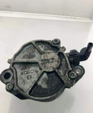 Ford Focus Vacuum pump D1561B 2311N