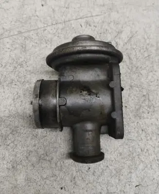 BMW 5 E39 EGR valve 2826400