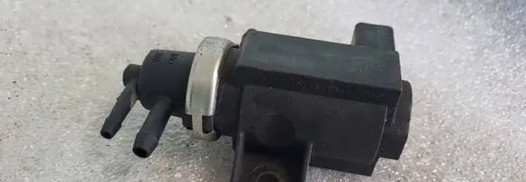 Audi A4 S4 B5 8D Turbo solenoid valve 1J0906627