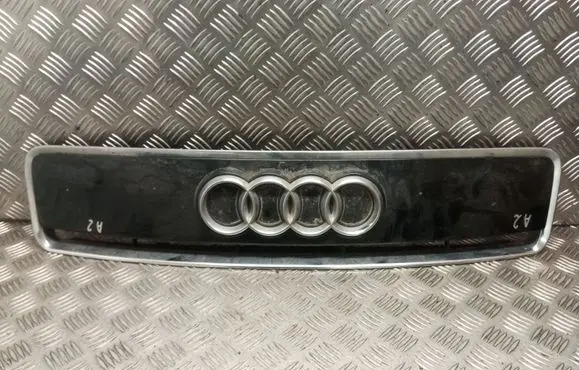 Audi A2 Front bumper upper radiator grill 8Z0010155E
