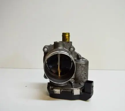 BMW 4 F36 Gran coupe Throttle valve 7588625
