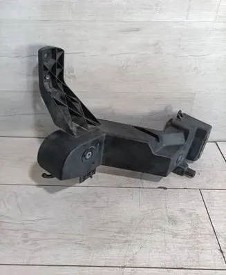 Jeep Grand Cherokee Headlight/headlamp mounting bracket T913105B 16351AB
