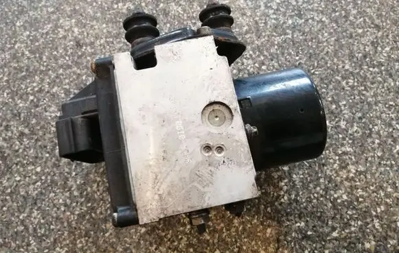 Volkswagen PASSAT B6 ABS Pump 3C0614109