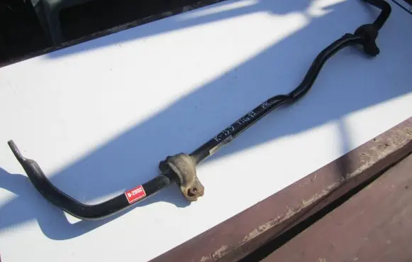 Volkswagen Tiguan Front anti-roll bar/sway bar 3Q0411303J