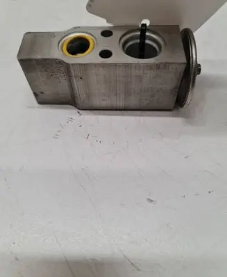 Volvo V70 Air conditioning (A/C) expansion valve 1101177 29128