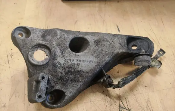 BMW X6 E71 Engine mounting bracket 2211679002103