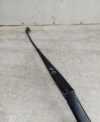 Volkswagen PASSAT B6 Front wiper blade arm 3C1955410B