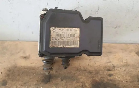 Volkswagen PASSAT B7 ABS Pump 3AA614109M