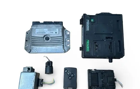 Renault Megane III Engine ECU kit and lock set V29004369A 237100131R