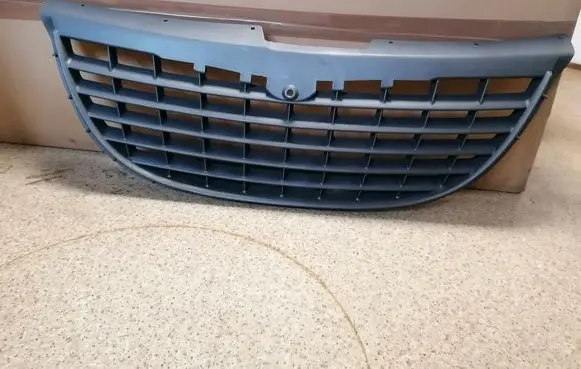 Chrysler Voyager Front bumper upper radiator grill