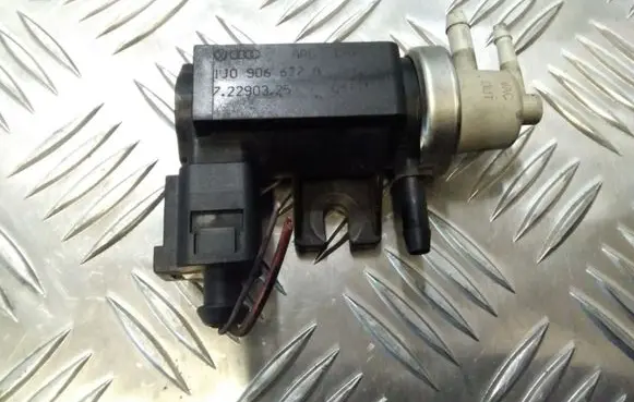 Volkswagen Touareg I Turbo solenoid valve 1J0906627A 72290325