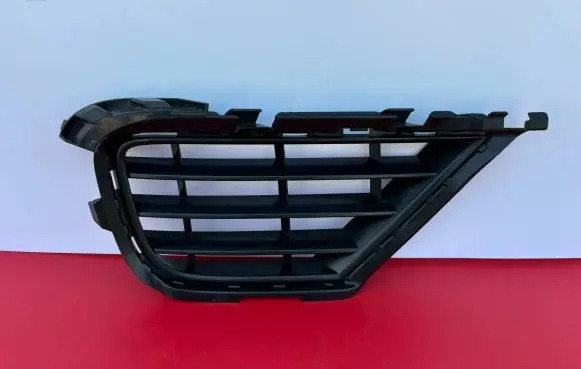 Volkswagen Touareg II Front bumper lower grill 7P6853666B