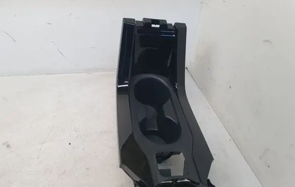 Cup holder front