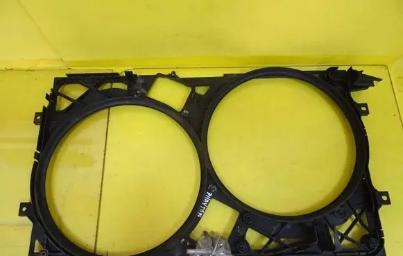 Volkswagen Phaeton Radiator cooling fan shroud 3D0121207J