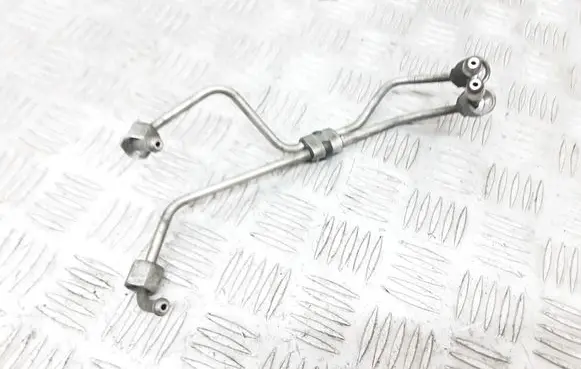 Volvo V50 Fuel injector supply line/pipe 