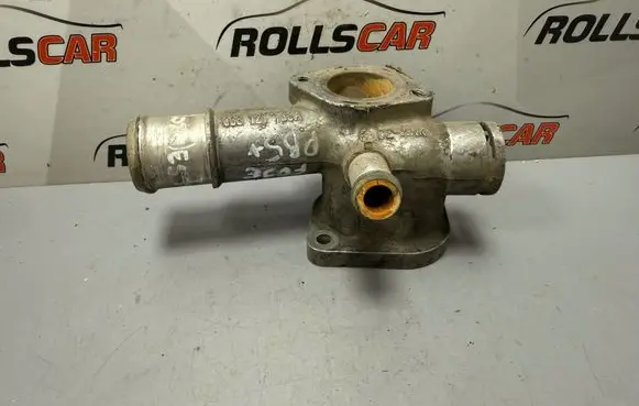 Volkswagen PASSAT B5.5 Engine coolant pipe/hose 038121133A