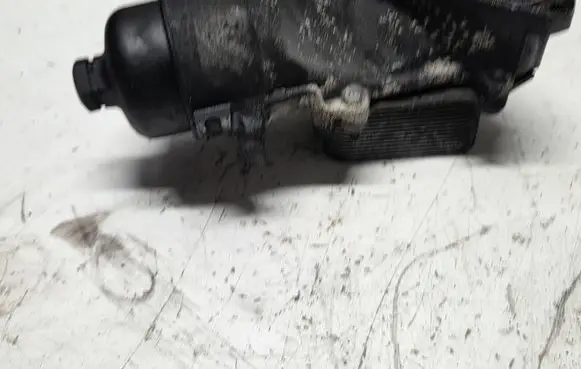 Oil filter mounting bracket