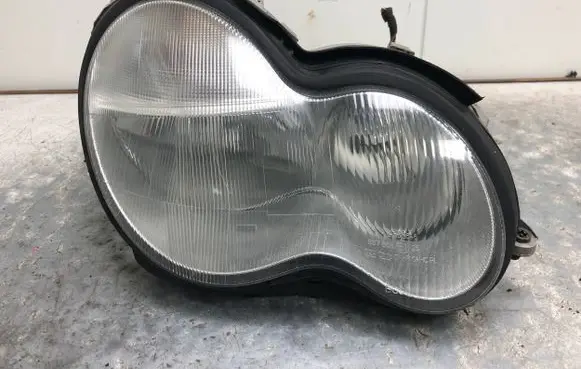 Mercedes-Benz C W203 Headlight/headlamp A2038200261