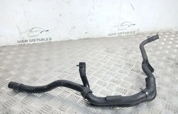 Volkswagen PASSAT B7 Engine coolant pipe/hose