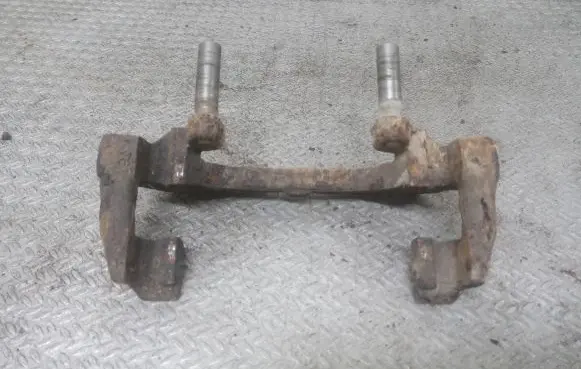 Toyota Yaris Front Brake Caliper Pad/Carrier 