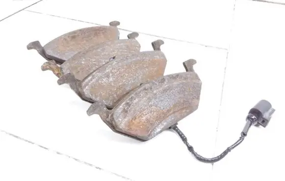 Volkswagen Golf IV Brake pads (front) 