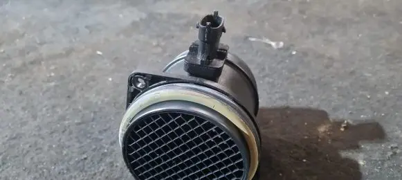 Volvo V70 Mass air flow meter 0281002972