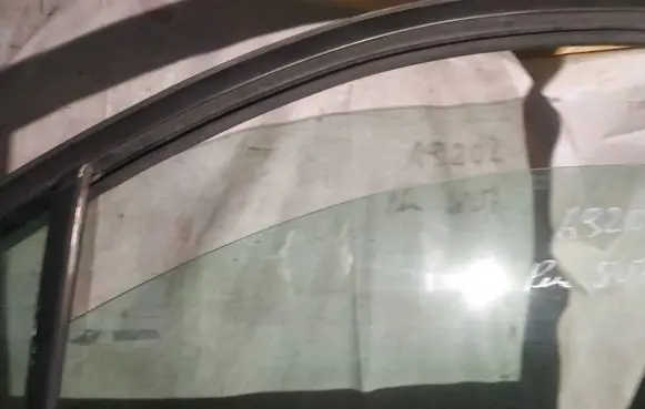 Peugeot 807 Front door window glass four-door as2