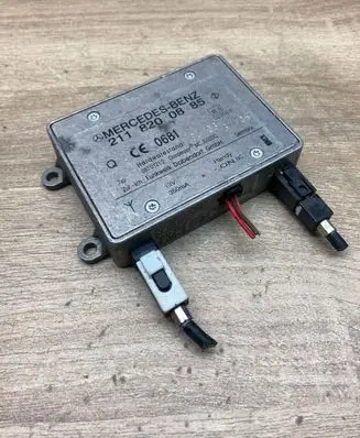 Mercedes-Benz E W211 Antenna control unit 2118200885