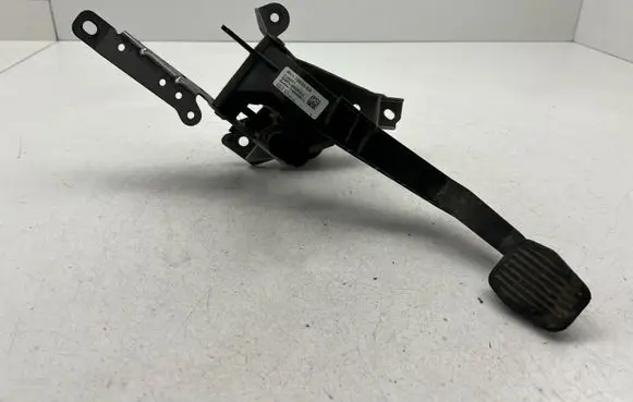 Volvo V50 Clutch pedal 31280371
