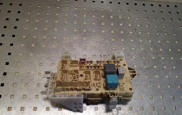 Toyota Corolla Verso E121 Fuse module 892210F010