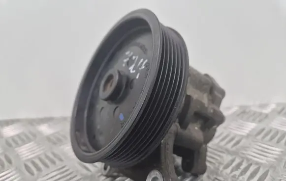 Mercedes-Benz E W212 Power steering pump A0054668201 7693955149
