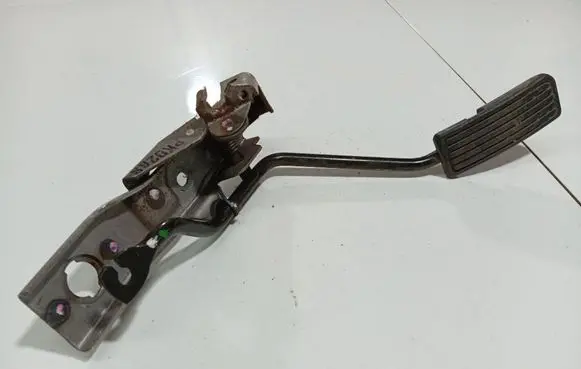 Honda FR-V Accelerator throttle pedal